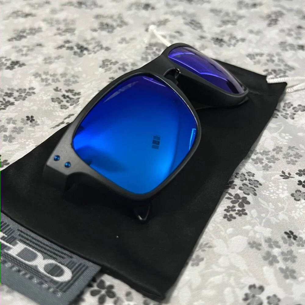 Oakley Men's Black and Blue Sunglasses - Picture 5 of 12